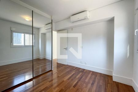 Apartamento à venda com 270m², 3 quartos e 4 vagas Apartamento à venda com 270m², 3 quartos e 4 vagasSuíte 1