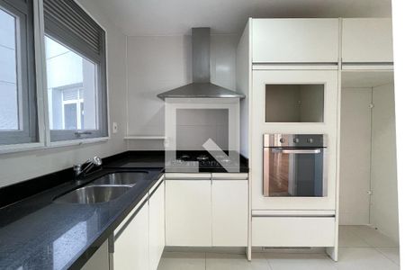 Apartamento à venda com 270m², 3 quartos e 4 vagas Apartamento à venda com 270m², 3 quartos e 4 vagasCozinha