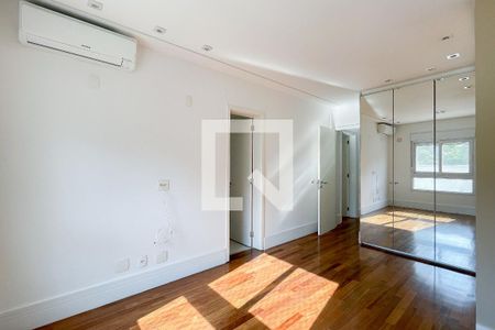 Apartamento à venda com 270m², 3 quartos e 4 vagas Apartamento à venda com 270m², 3 quartos e 4 vagasSuíte 3