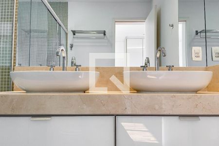 Apartamento à venda com 270m², 3 quartos e 4 vagas Apartamento à venda com 270m², 3 quartos e 4 vagasSuíte 3 - banheiro