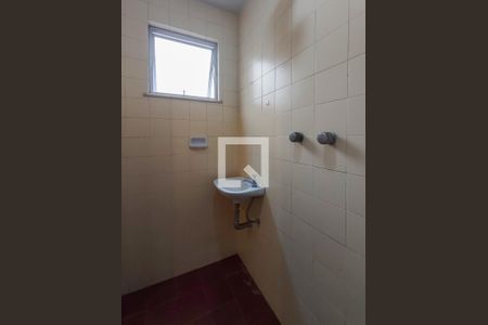Banheiro de Serviço de apartamento para alugar com 3 quartos, 98m² em Jardim Guanabara, Rio de Janeiro