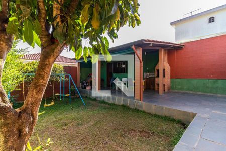 Casa à venda com 250m², 2 quartos e 3 vagasQuintal/Jardim