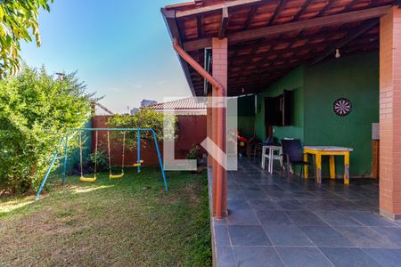 Casa à venda com 250m², 2 quartos e 3 vagasQuintal/Jardim