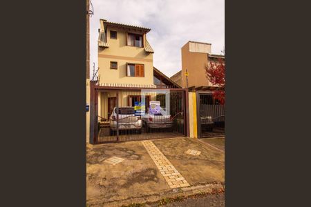 Casa à venda com 182m², 3 quartos e 2 vagasFachada