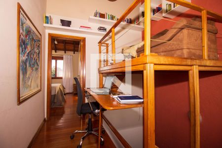 Escritório de casa à venda com 3 quartos, 182m² em Guarujá, Porto Alegre