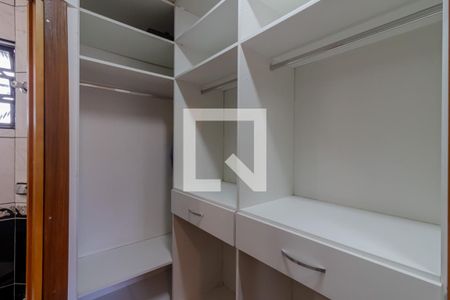 Casa para alugar com 200m², 3 quartos e 4 vagas Casa para alugar com 200m², 3 quartos e 4 vagasCloset da Suíte