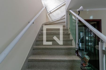 Escadas  de casa para alugar com 3 quartos, 200m² em Vila Gumercindo, São Paulo