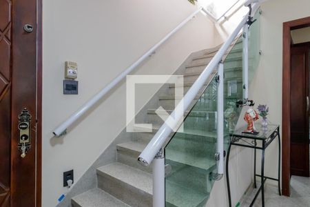 Escadas  de casa para alugar com 3 quartos, 200m² em Vila Gumercindo, São Paulo