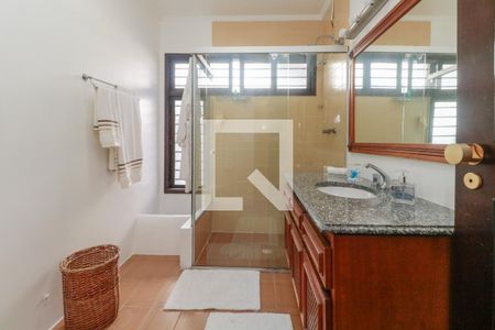 Casa à venda com 476m², 5 quartos e 4 vagasBanheiro 1