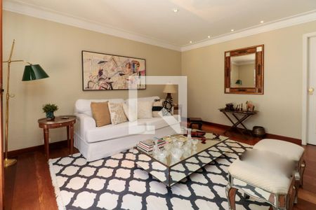 Casa à venda com 476m², 5 quartos e 4 vagasSala