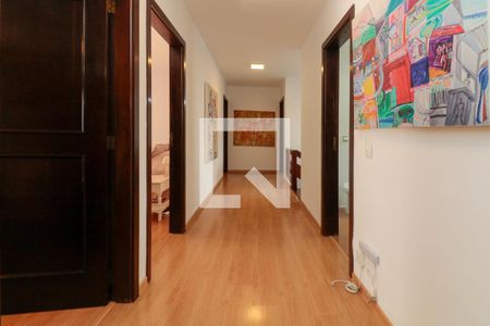 Casa à venda com 476m², 5 quartos e 4 vagasCorredor