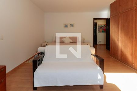 Casa à venda com 476m², 5 quartos e 4 vagasQuarto 3