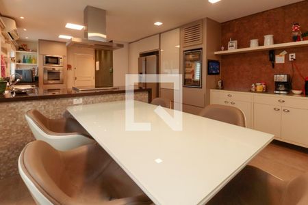 Casa à venda com 476m², 5 quartos e 4 vagasCozinha