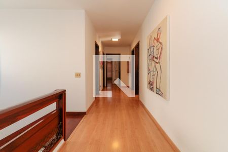 Casa à venda com 476m², 5 quartos e 4 vagasCorredor