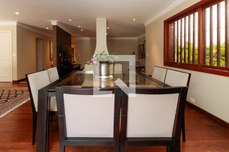 Casa à venda com 476m², 5 quartos e 4 vagasSala