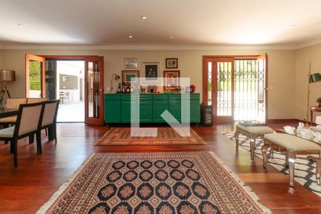 Casa à venda com 476m², 5 quartos e 4 vagasSala