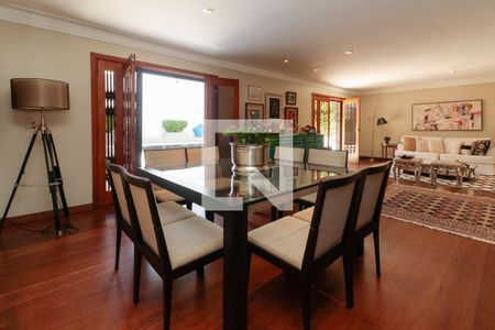 Casa à venda com 476m², 5 quartos e 4 vagasSala