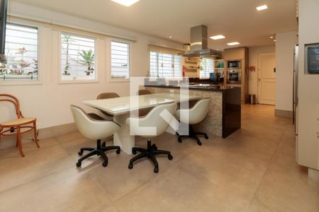 Casa à venda com 476m², 5 quartos e 4 vagasCozinha