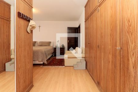 Casa à venda com 476m², 5 quartos e 4 vagasSuíte