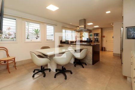 Casa à venda com 476m², 5 quartos e 4 vagasCozinha