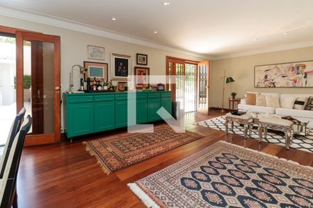 Casa à venda com 476m², 5 quartos e 4 vagasSala