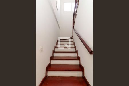 Casa à venda com 476m², 5 quartos e 4 vagasEscada