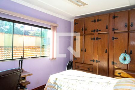 Casa à venda com 331m², 3 quartos e 8 vagasQuarto 2