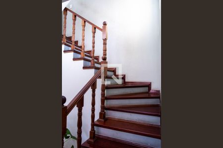 Casa à venda com 331m², 3 quartos e 8 vagasEscada