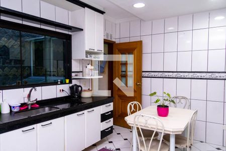 Casa à venda com 331m², 3 quartos e 8 vagasCozinha