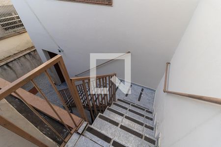 Casa à venda com 148m², 2 quartos e 2 vagas Casa à venda com 148m², 2 quartos e 2 vagasEscada