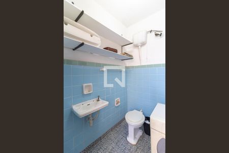 Casa à venda com 148m², 2 quartos e 2 vagas Casa à venda com 148m², 2 quartos e 2 vagasBanheiro de Serviço