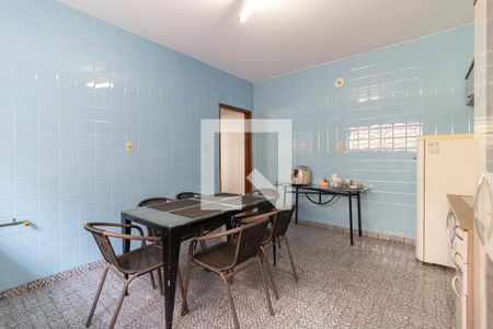 Casa à venda com 148m², 2 quartos e 2 vagas Casa à venda com 148m², 2 quartos e 2 vagasCozinha