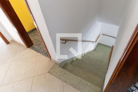 Casa à venda com 148m², 2 quartos e 2 vagas Casa à venda com 148m², 2 quartos e 2 vagasEscada