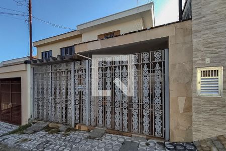 Casa à venda com 148m², 2 quartos e 2 vagas Casa à venda com 148m², 2 quartos e 2 vagasFachada
