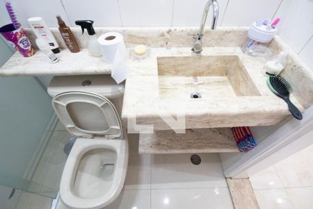 Apartamento à venda com 76m², 3 quartos e 1 vaga Apartamento à venda com 76m², 3 quartos e 1 vagaBanheiro do corredor