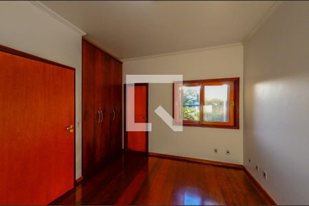 Casa à venda com 420m², 5 quartos e 7 vagasSuíte 2