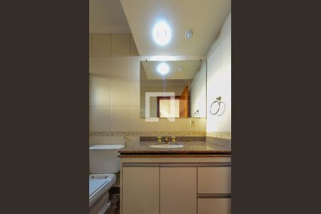 Casa à venda com 420m², 5 quartos e 7 vagasBanheiro da Suíte 1