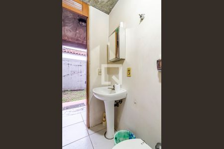 Casa à venda com 331m², 5 quartos e 2 vagas Casa à venda com 331m², 5 quartos e 2 vagasBanheiro