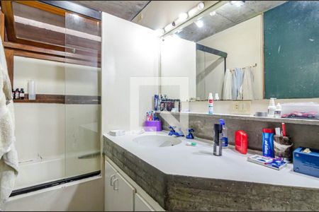 Casa à venda com 331m², 5 quartos e 2 vagas Casa à venda com 331m², 5 quartos e 2 vagasBanheiro da suíte 2