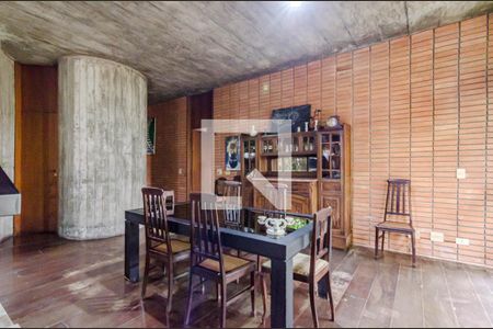 Sala de casa à venda com 5 quartos, 331m² em Alto de Pinheiros, São Paulo