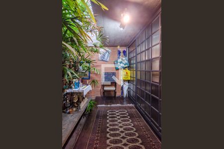 Casa à venda com 331m², 5 quartos e 2 vagas Casa à venda com 331m², 5 quartos e 2 vagasCorredor