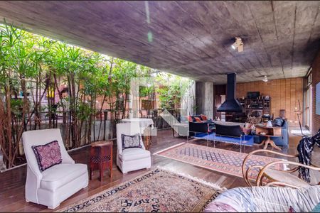 Sala de casa à venda com 5 quartos, 331m² em Alto de Pinheiros, São Paulo