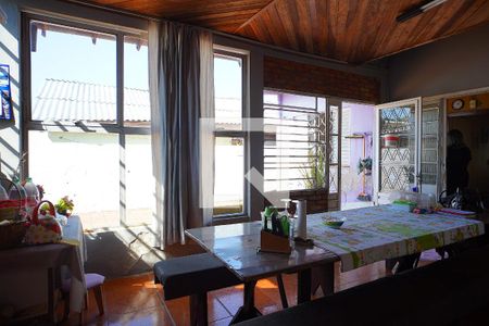 Casa à venda com 240m², 3 quartos e 1 vagaSala - Cozinha