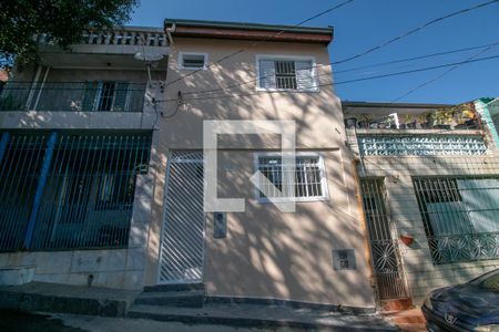 Casa para alugar com 90m², 2 quartos e 1 vaga Casa para alugar com 90m², 2 quartos e 1 vagaFachada