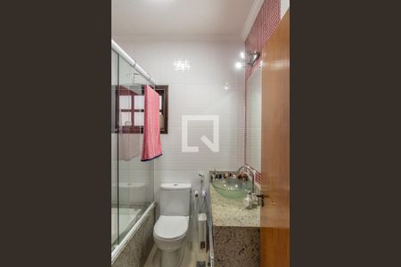 Casa à venda com 250m², 3 quartos e 5 vagasBanheiro da Suíte 1