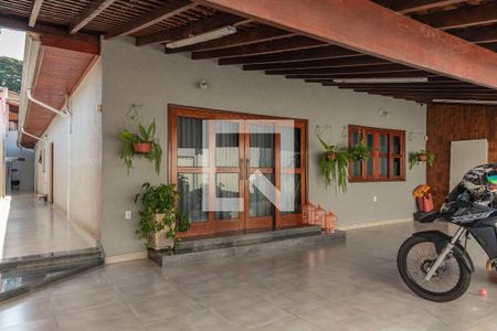 Casa à venda com 250m², 3 quartos e 5 vagasVaranda e Garagem