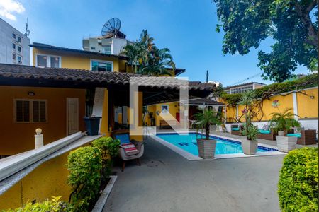 Casa à venda com 280m², 5 quartos e 4 vagasQuintal