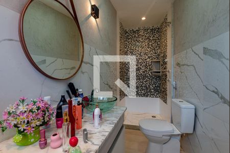 Casa à venda com 280m², 5 quartos e 4 vagasBanheiro da Suíte 2