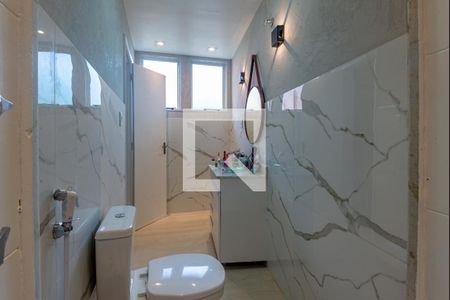 Casa à venda com 280m², 5 quartos e 4 vagasBanheiro da Suíte 2