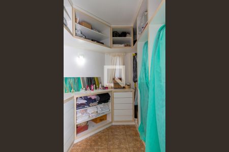 Casa à venda com 300m², 4 quartos e 2 vagasCloset da suíte
